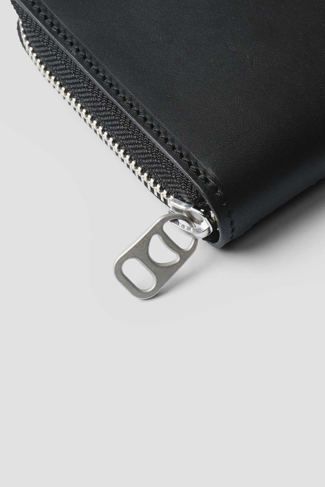 "PULL TAB ROUND ZIP WALLET "  TM-WALLET-0005 BLACK