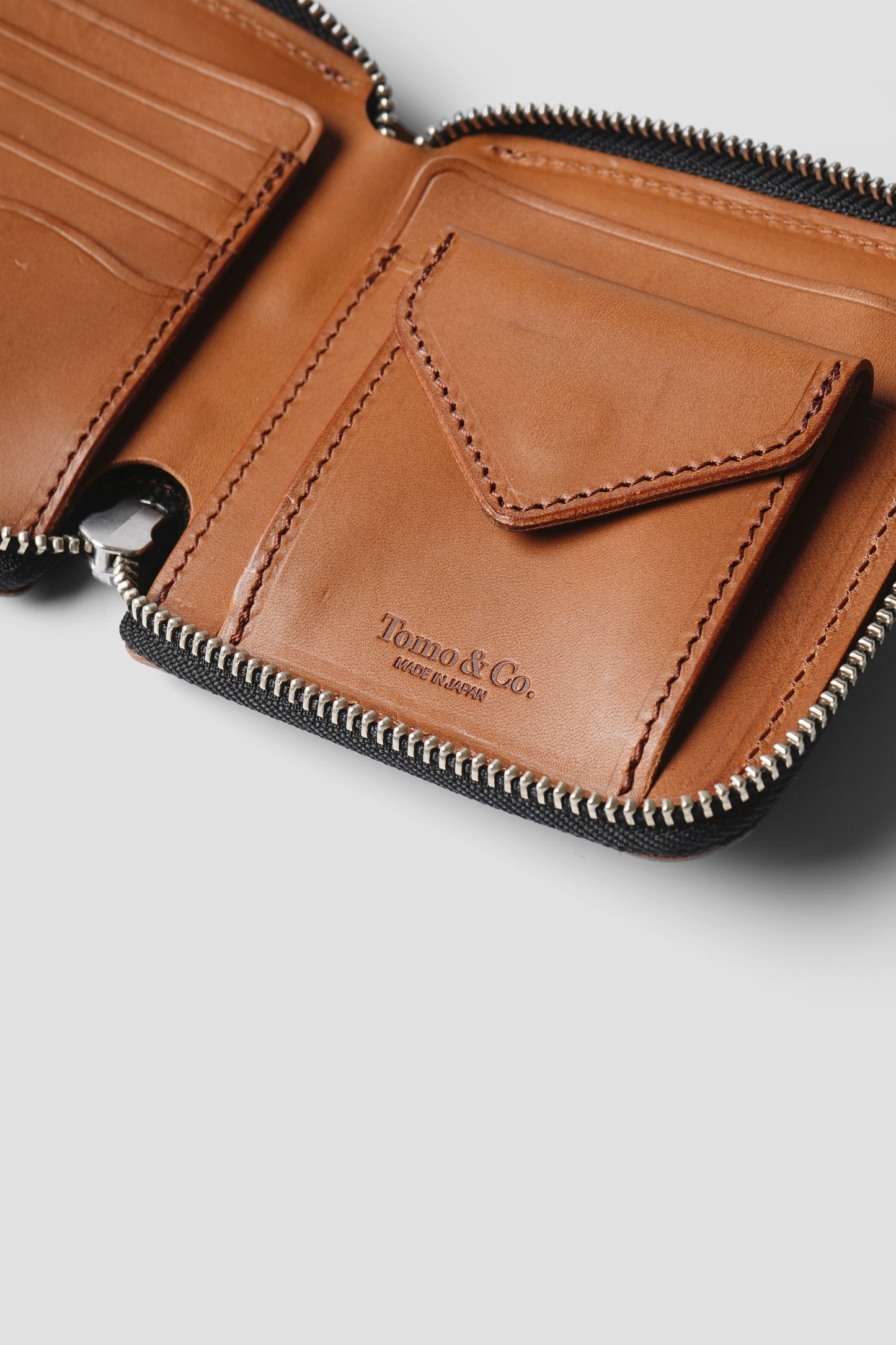 "PULL TAB ROUND ZIP WALLET "  TM-WALLET-0005 BROWN