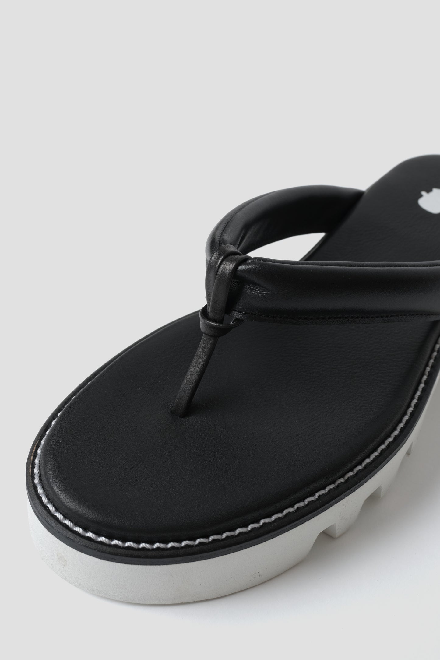 GETA. BLACK & WHITE SOLE. TMTK-S-0046